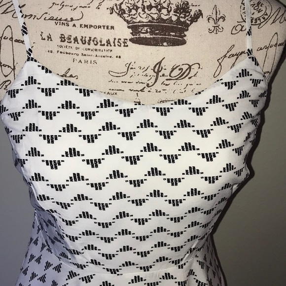 💕NWOT💕 WHITE WITH BLACK PATTERN MIDI SUNDRESS - Picture 2 of 7